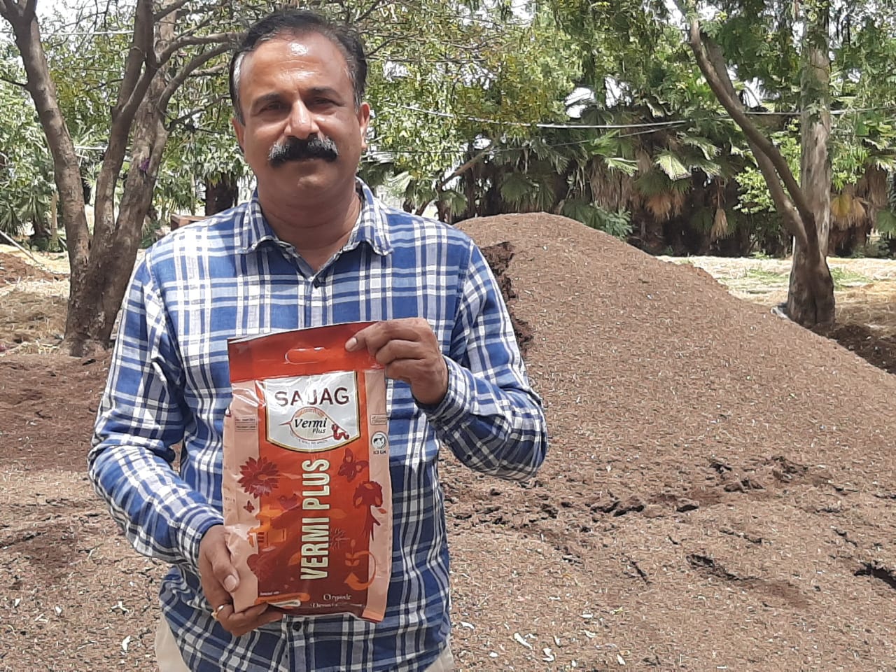 MBA Graduate left job earns crores from vermicompost.