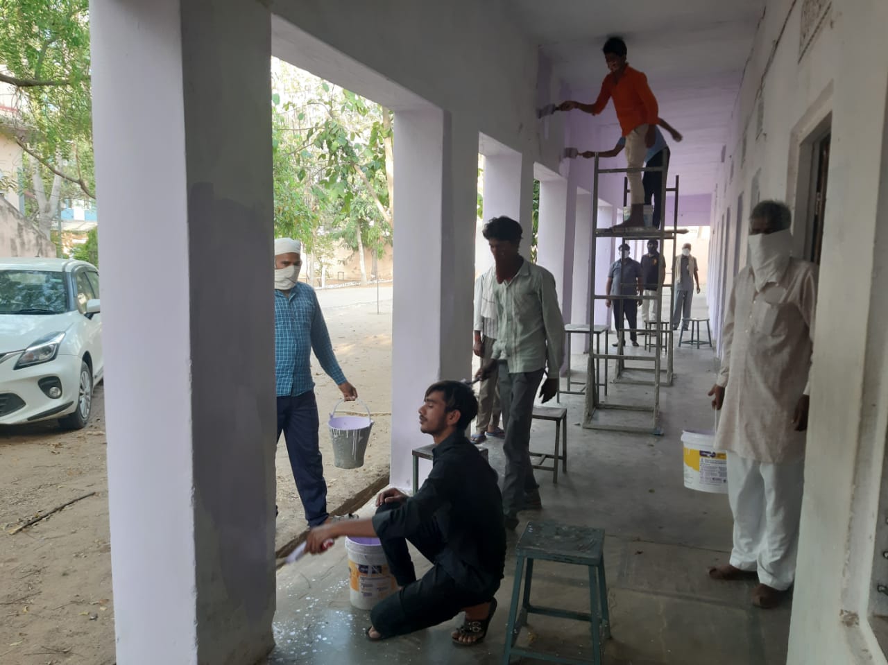 Quarantined migrant workers paint walls of Rajasthan school