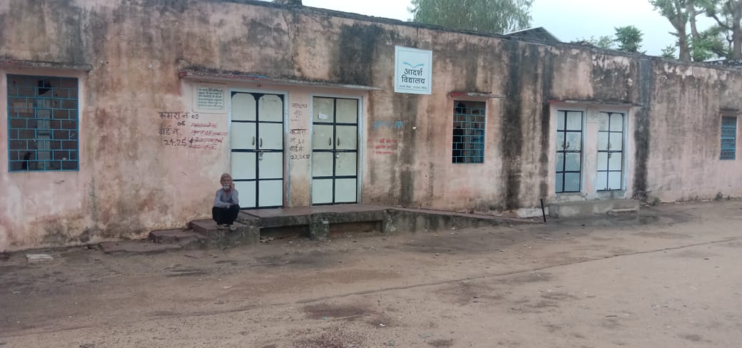 Quarantined migrant workers paint walls of Rajasthan school