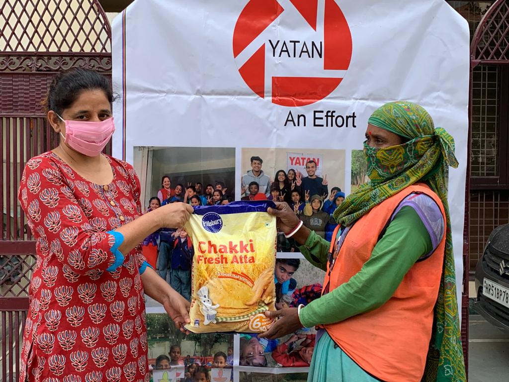 gurugram woman helps 1000 needy families during lockdown
