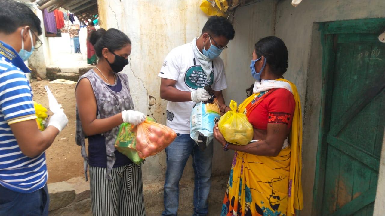 chattisgarh strangers helped poor