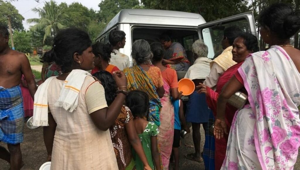 feeding the hungry at prem illam shelter home