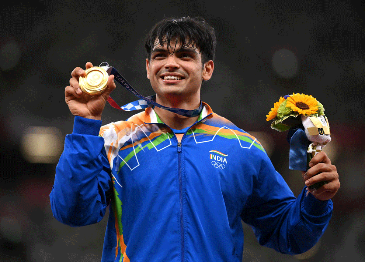 Neeraj Chopra with his gold medal at Tokyo Olympic 2020