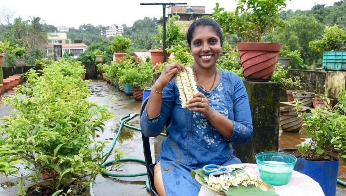 Kirana is growing jasmine in pots and makes chendu earning good money
