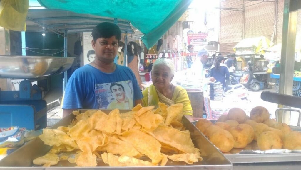 Kalavanti and Bhavesh Doshi runs a fafda stall in nagpur