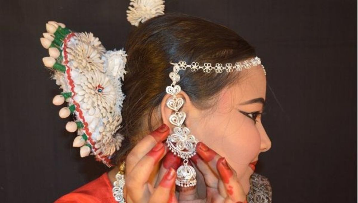 Odissi Dancer wearing tarakasi jewellery