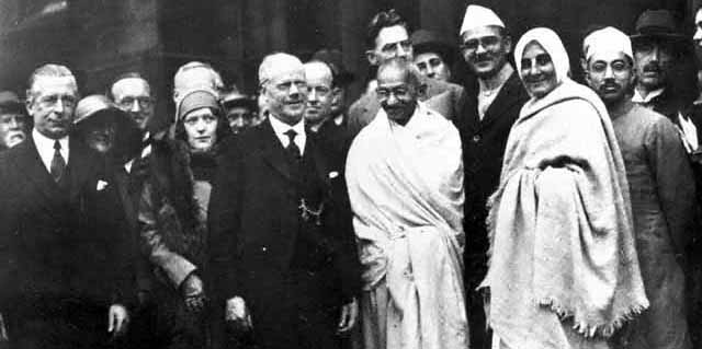 Mirabehn with Mahatma gandhi