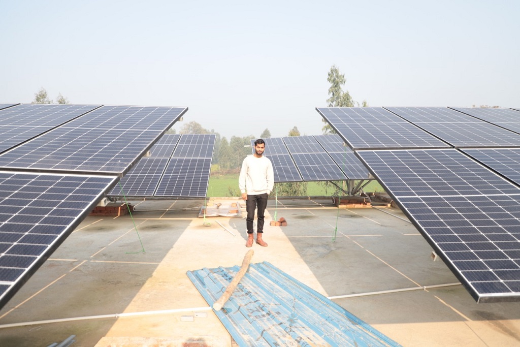 UP Based VK Mohan Chauhan Started Solar Atta Chakki Business 4 Months Ago