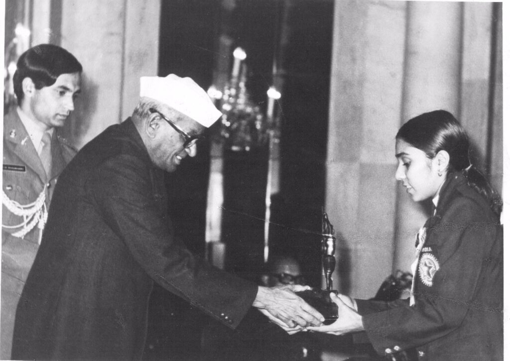 Ami Ghia receiving the Arjuna Award from the then President Neelam Sanjiva Reddy in 1976.
