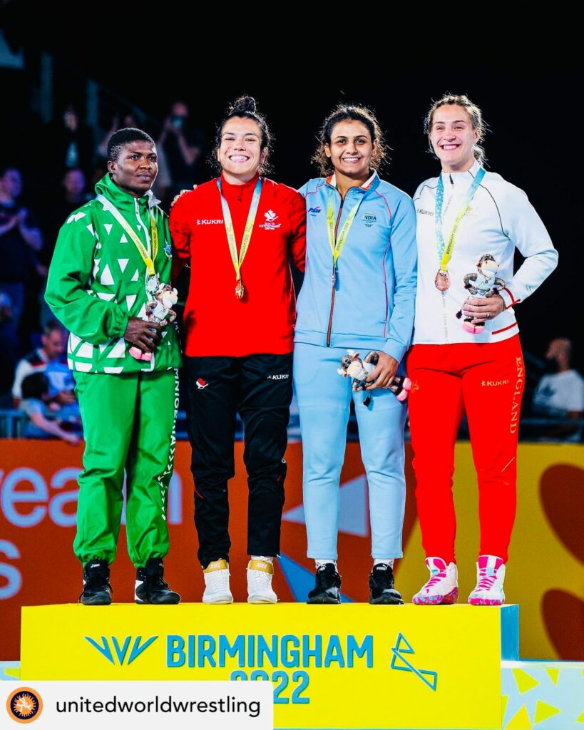 Indian Wrestler Pooja Sihag with other medal winners of Commonwealth games
