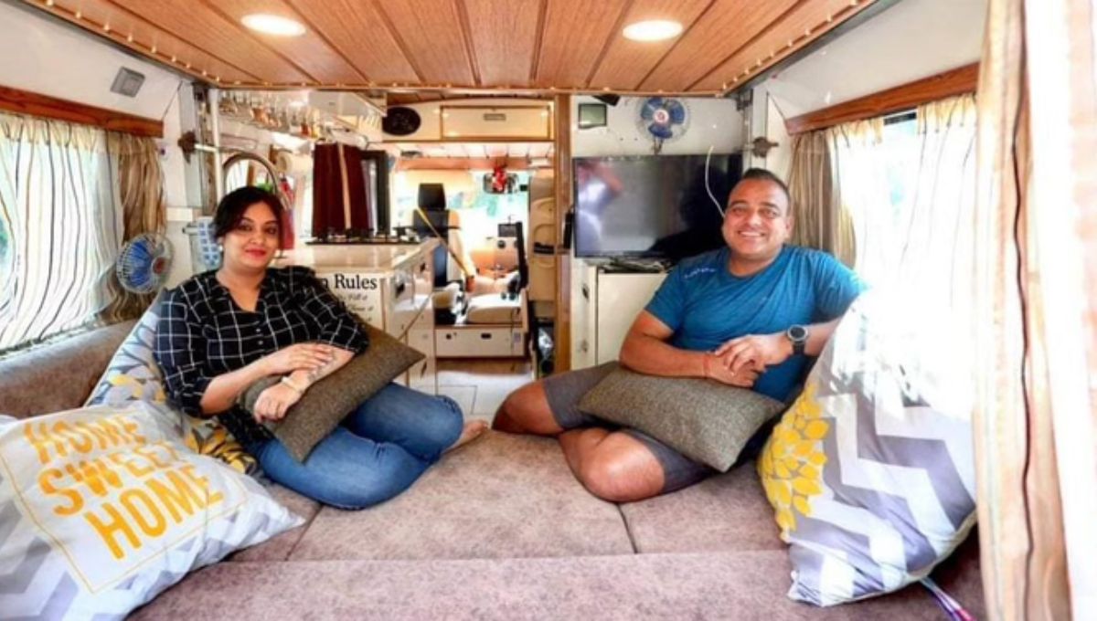 Caravan traveler Deepak & Richa