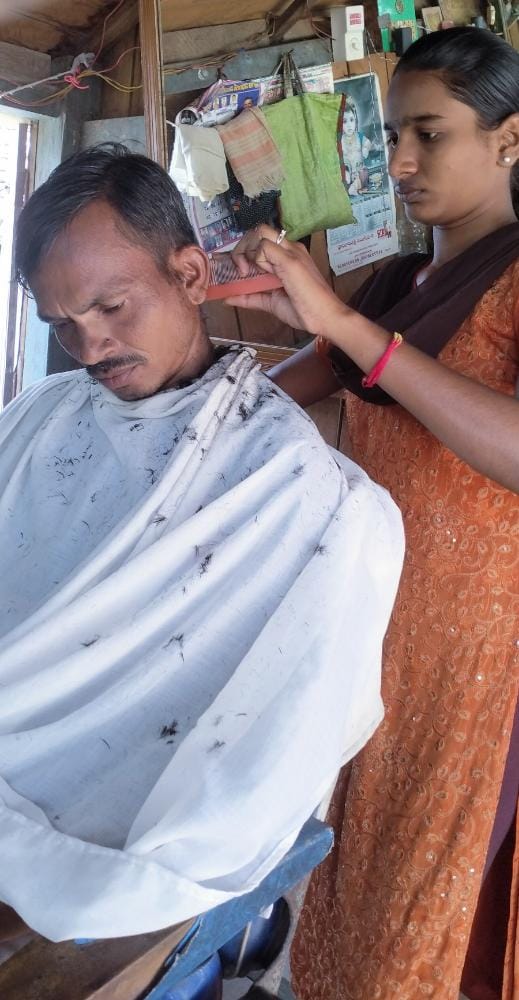 Bindupriya who is managing her father's salon