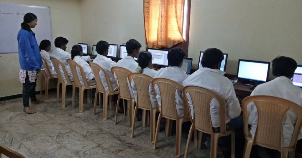 Computer classes at Kalvi Thunai
