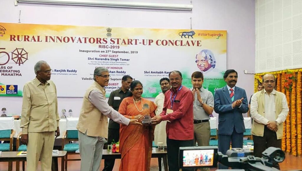 Prabhakar receiving award for his innovation 