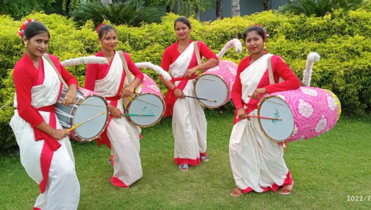 women dhaki group