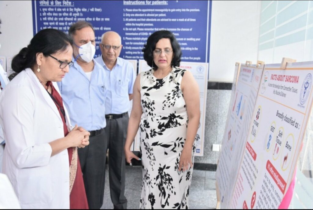 Pankaj Banga & Priyanka Banga in hospital helping cancer patients.