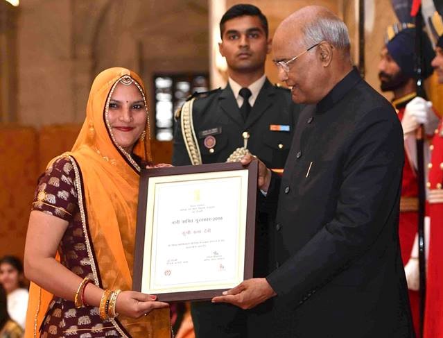 Ruma Devi receiving Nari Shakti Award