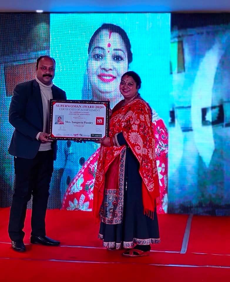 Sangeeta Pandey receiving Superwoman award