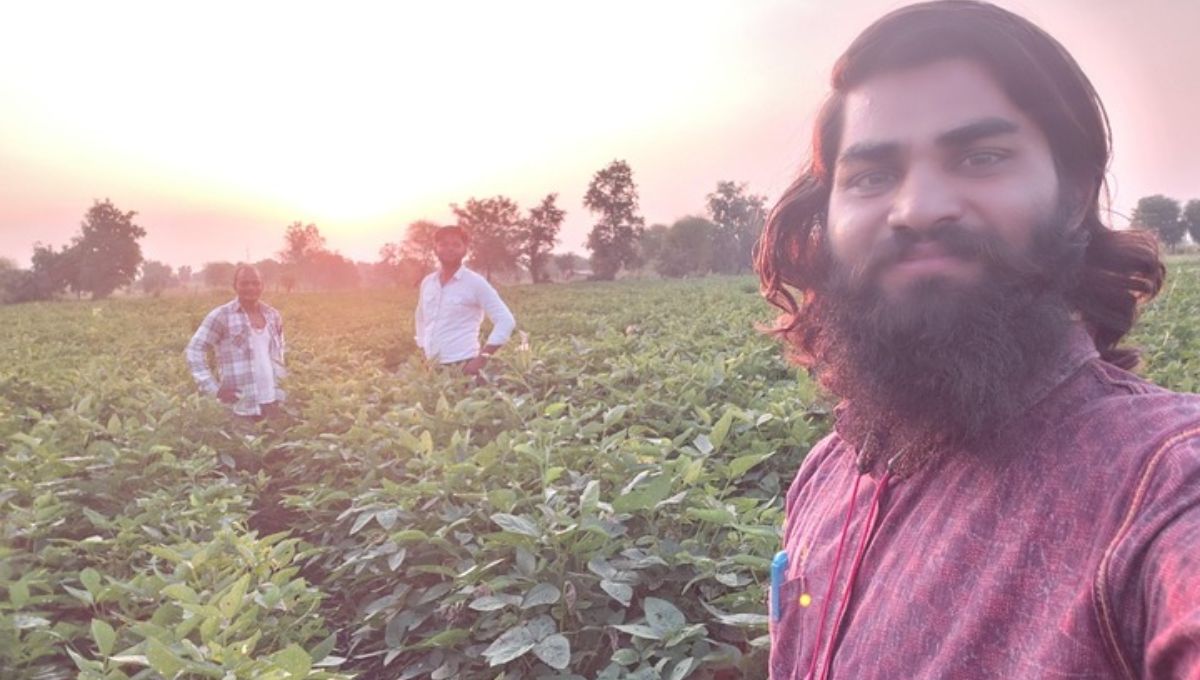 Dhanraj Lovavanshi left job, doing farming